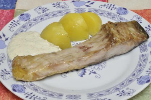 Jak uvařit grilovaný kapr s jablečnou omáčkou? Snadné recept, připravený za 30 - 45 minut